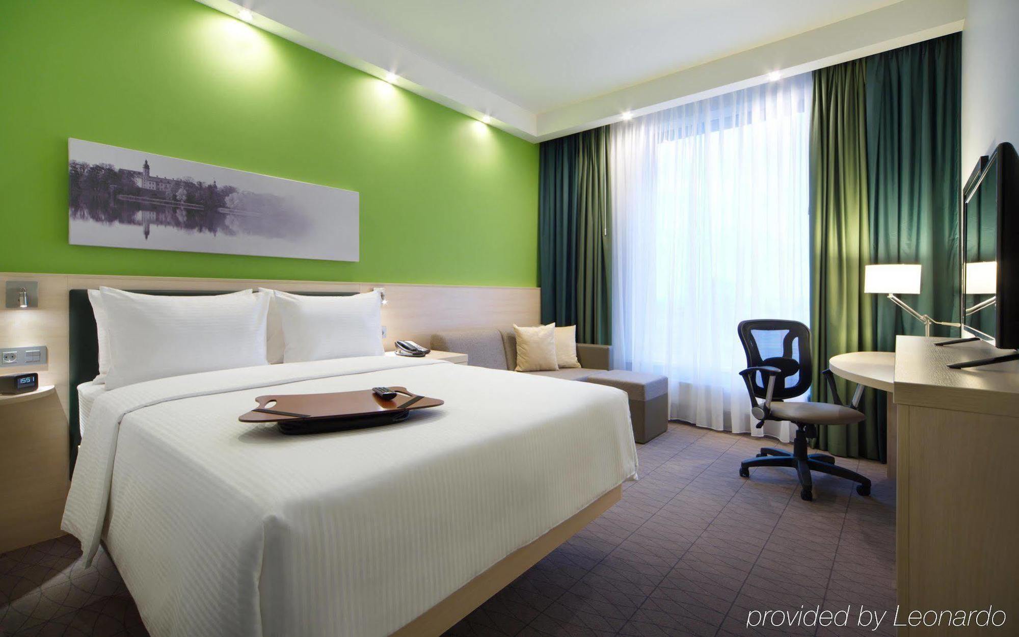 Hampton By Hilton Minsk City Centre Exterior foto