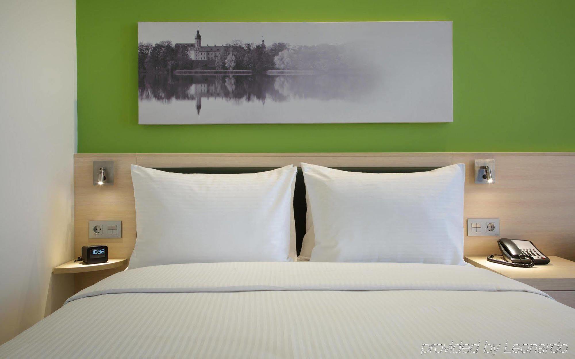 Hampton By Hilton Minsk City Centre Exterior foto