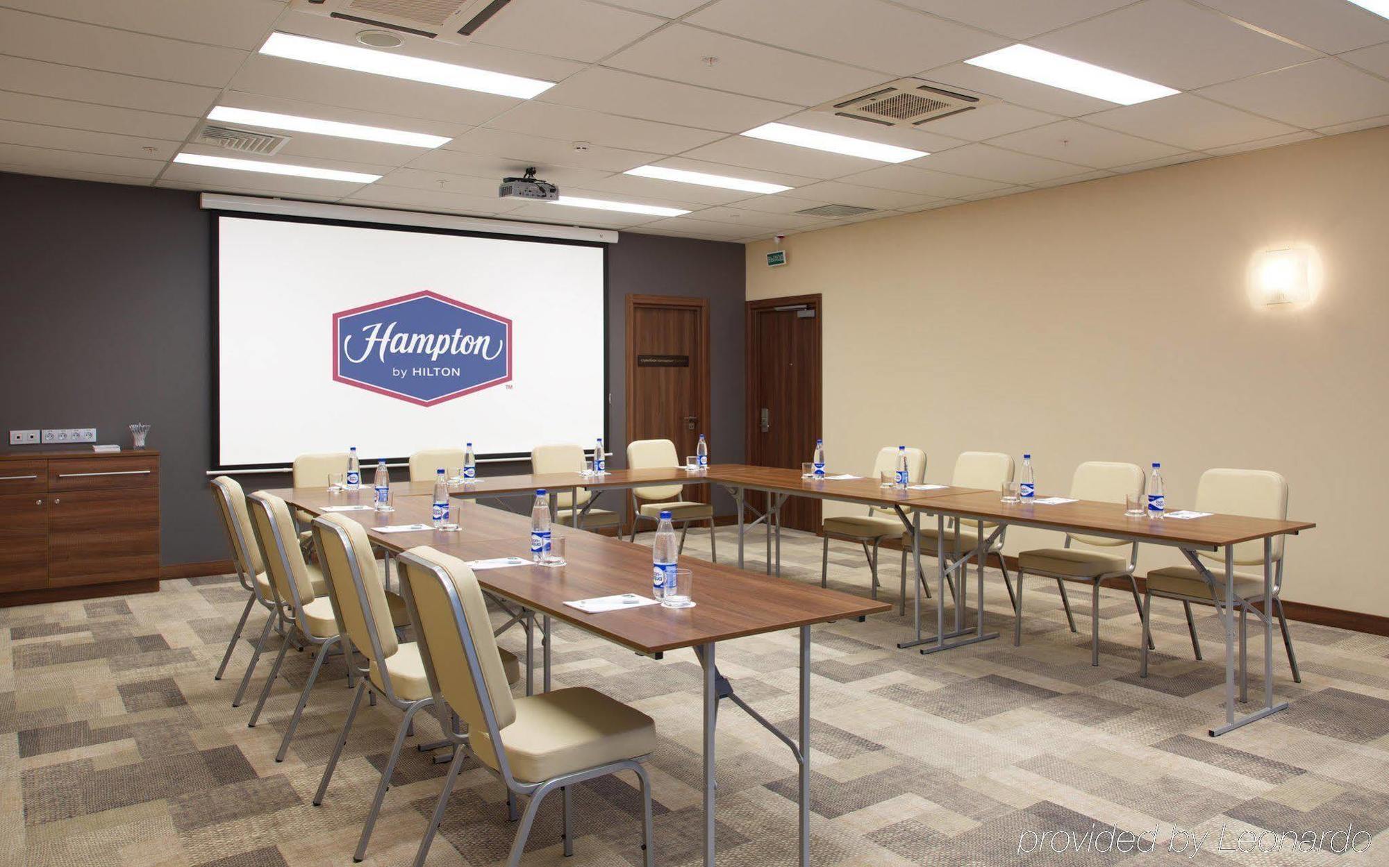 Hampton By Hilton Minsk City Centre Exterior foto