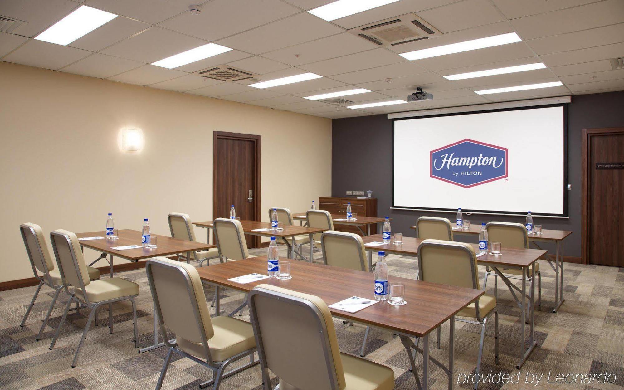 Hampton By Hilton Minsk City Centre Exterior foto